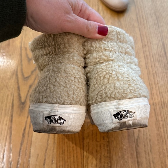 ✨ Vans Sk8-Hi Cozy Hug Sherpa Sneakers – Cream Fleece Mojave – Women’s 9 ✨ - Picture 4 of 7